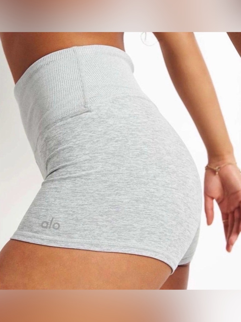 Alo Yoga Alosoft Aura high rise shorts - Gray/Small (3” inseam)